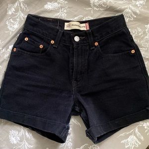 Black Levi’s Jean Shorts